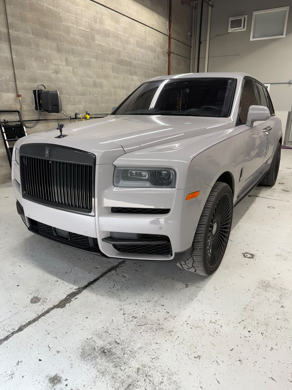 Rolls-Royce Cullinan — High-Gloss Nardo Finish & Forged Wheels