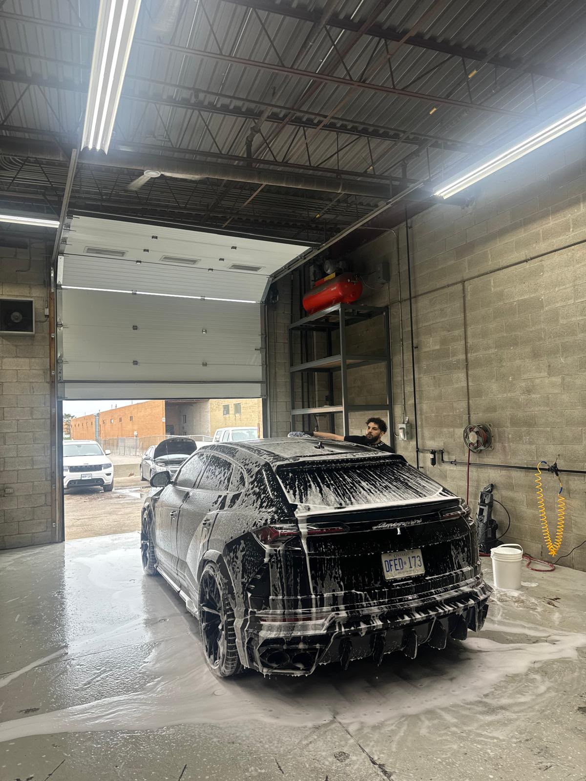 Lamborghini Urus — Microfiber Hand Wash & Suds Agitation