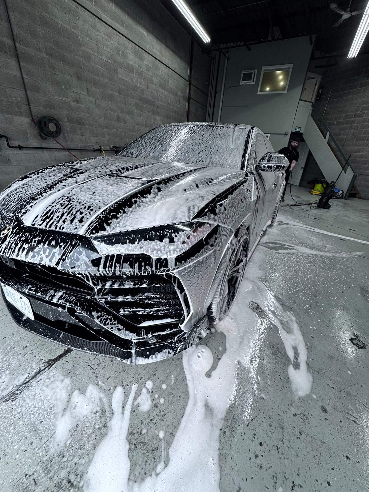 Lamborghini Urus — Aggressive Front 3/4 Snow Foam Blanket